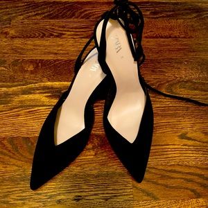 Zara 8 black point toe strap shoes